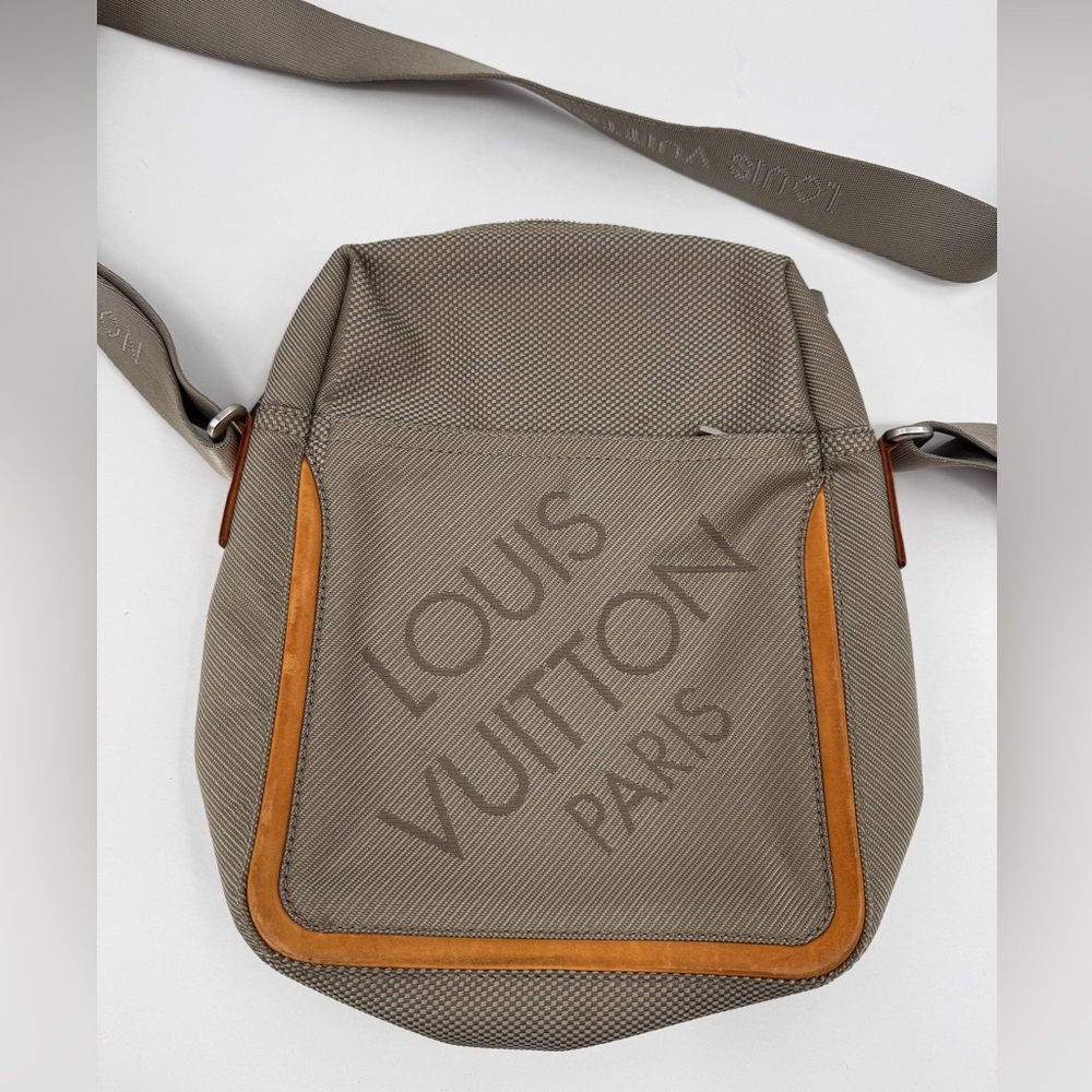 Louis Vuitton Canvas‎ Crossbody Shoulder Bag – Made in France – LV Messenger